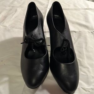 Diamant Dance Shoes. NWOT. Black Tango Pumps size 8.5 US. In original box.